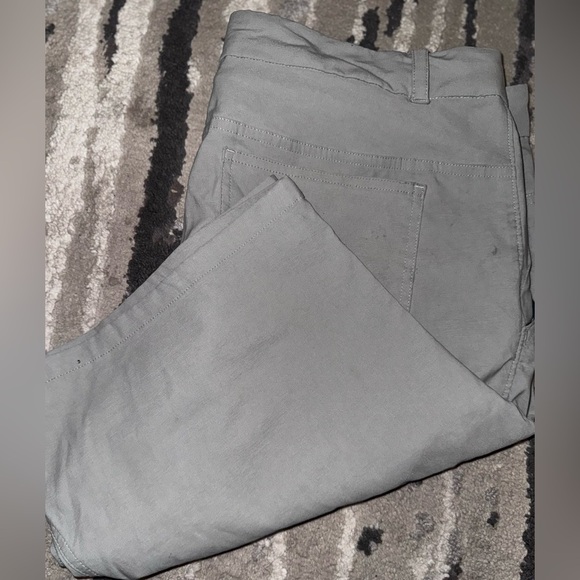 Grey Oakley men’s shorts regular fit size 34 - Picture 10 of 15